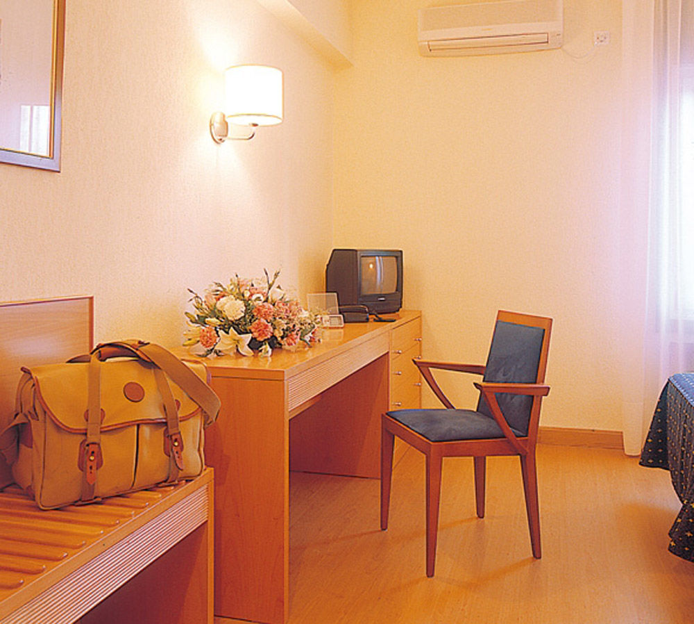 Hotel Palacios Alfaro Oda fotoğraf